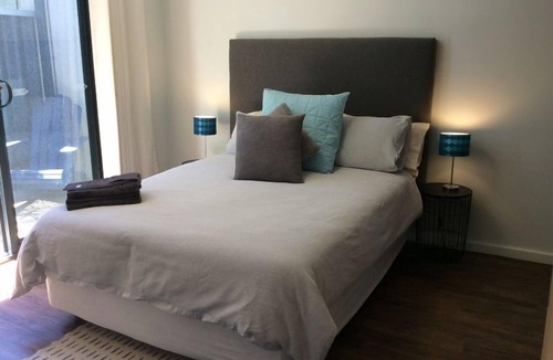 Manning House | Two bedroom villa, self contained, wifi, parking, big kitchen, private entrance
