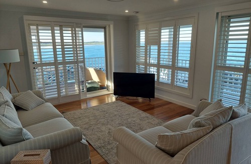Dee Why House | Two storey beach home on Dee Why Headland. * NYE Fireworks Location *