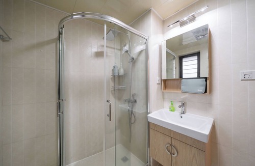 Minhang Bed & Breakfast | Tyms 1BR 1BA Apartment in Gubei