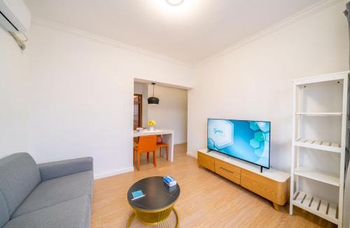Minhang Apartment | Tyms 1BR Apartment in Gubei Quiet Neighborhood