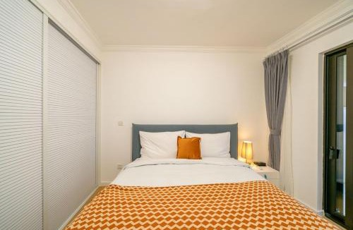 Minhang Apartment | Tyms 1BR Apartment in Gubei Quiet Neighborhood