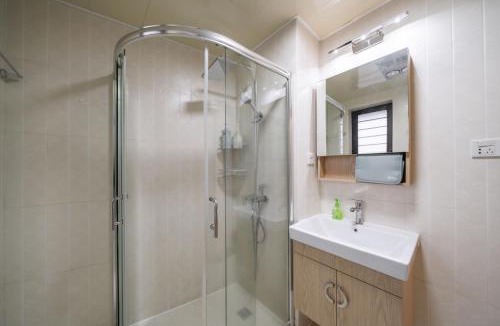 Minhang Apartment | Tyms 1BR Apartment in Gubei Quiet Neighborhood