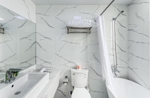 Xujiahui Apartment | Tyms 2BR 2BA Apt Near MetroCity Line 1 9