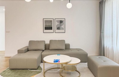 Xujiahui Apartment | Tyms 2BR 2BA Apt Near MetroCity Line 1 9