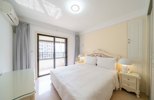 Minhang Bed & Breakfast | Tyms 2BR APT Xujiahui Dacheng Residence