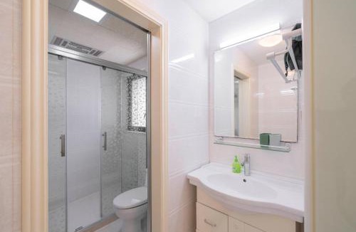 Minhang Apartment | Tyms 2BR APT Xujiahui Dacheng Residence