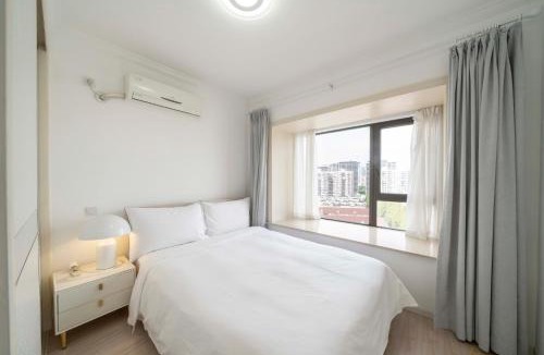 Minhang Apartment | Tyms 2BR APT Xujiahui Dacheng Residence