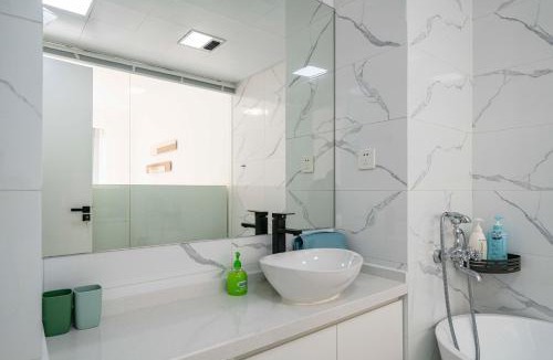 Wantiguan Apartment | Tyms 2BR Serviced Apt Near Metro Xujiahui Center