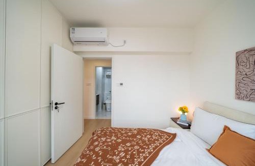 Xujiahui Apartment | Tyms 3BR 2BA Apartment in Xujiahu Walk to Metro
