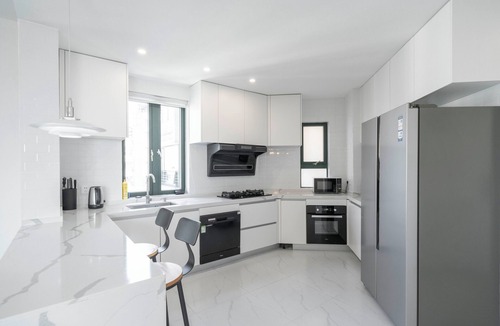 Xujiahui Bed & Breakfast | Tyms 3BR 2BA Apt Novel Garden Metro