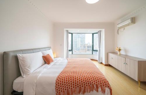 Xujiahui Apartment | Tyms 3BR 2BA Apt Yongxin Garden Xujiahui Metro