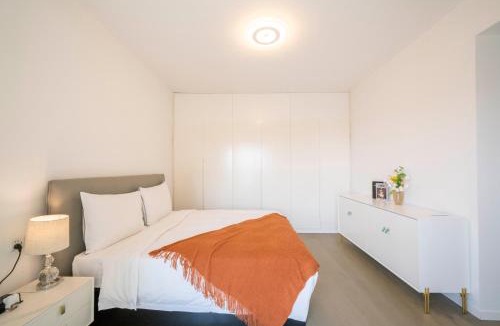 Xujiahui Apartment | Tyms 4BR 2BA Apt Yongxin Garden Xujiahui Metro