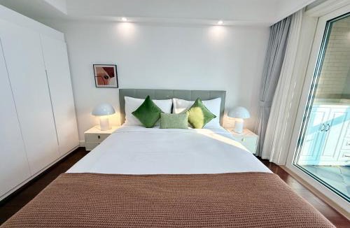 Changning Apartment | Tyms Changning 2BR near Zhongshan Park Metro