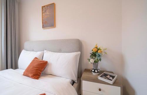 Changning Apartment | Tyms Changning 3BR Modern Apt near Weining Rd