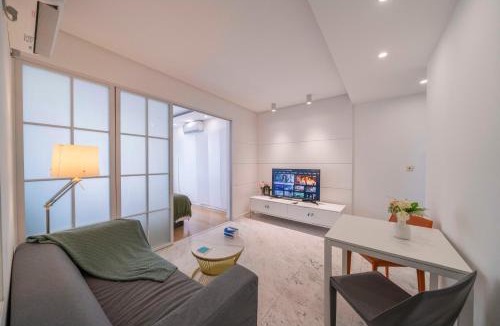 Xujiahui Apartment | Tyms Cozy 1BR APT TianShan Dynasty View