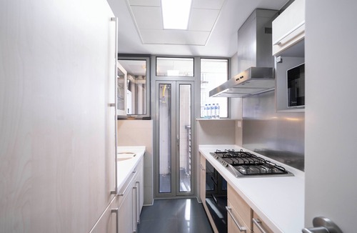 Xujiahui Bed & Breakfast | Tyms Elegant 2BR 1BA Apt Walk to Malls