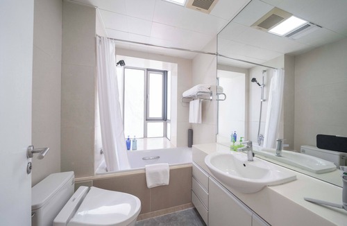 Xujiahui Bed & Breakfast | Tyms Elegant 2BR 1BA Apt Walk to Malls
