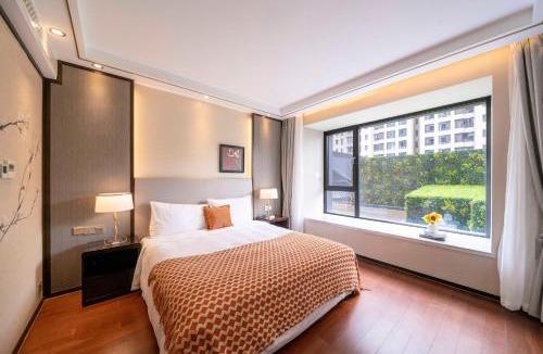 Minhang Apartment | Tyms Gubei Premium 2BR Apt Near Metro Takashimaya