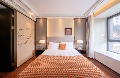 Minhang Apartment | Tyms Gubei Premium 2BR Apt Near Metro Takashimaya