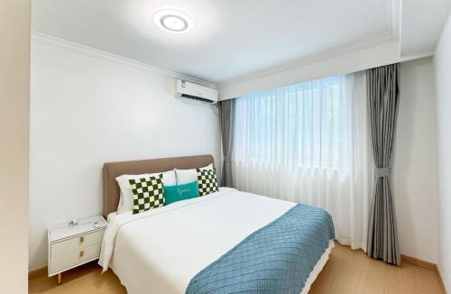 Gubei Apartment | Tyms Gubei Refined 2BR Residence near Gubei Road