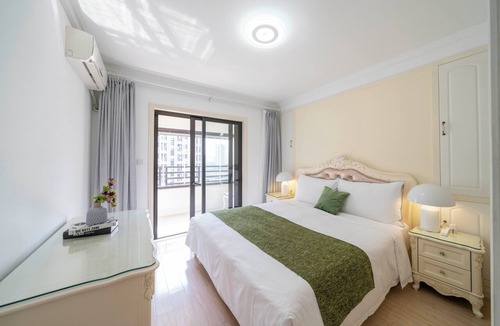 Minhang Bed & Breakfast | Tyms Modern 2BR APT Xujiahui Dacheng