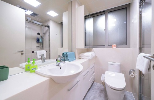 Xujiahui Bed & Breakfast | Tyms Stylish 1BR 1BA Apt Xujiahui Center