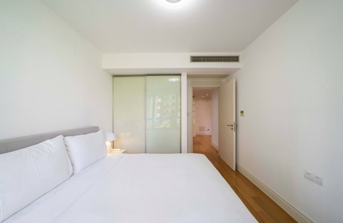 Xujiahui Bed & Breakfast | Tyms Stylish 1BR 1BA Apt Xujiahui Center
