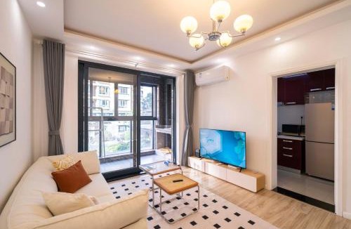 Changning Apartment | Tyms Tianshan 2BR Residence near Metro Line 2