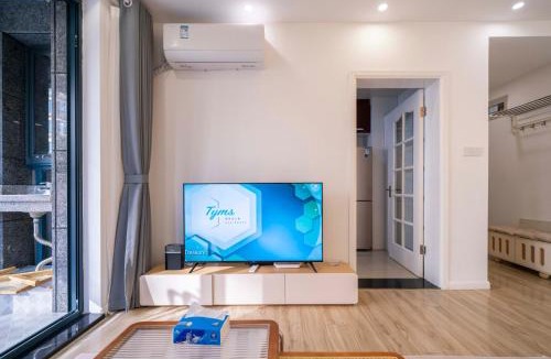 Changning Apartment | Tyms Tianshan 2BR Residence near Metro Line 2