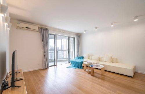 Changning Apartment | Tyms Tianshan 3BR 2BA near Suzhou Creek