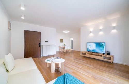 Changning Apartment | Tyms Tianshan 3BR 2BA near Suzhou Creek