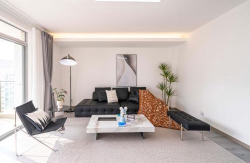 Wantiguan Apartment | Tyms Xuhui Apt 3BR 2BA Residence near Xujiahui CBD