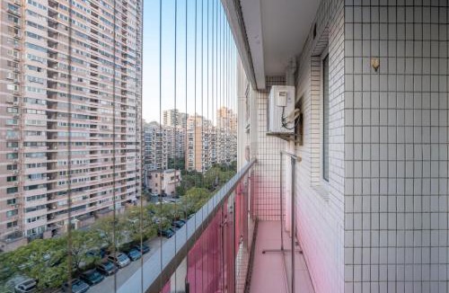Wantiguan Apartment | Tyms Xujiahui Loft Studio near Stadium Line 1 and 4