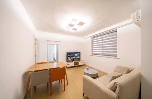 Xujiahui Apartment | Tyms Xujiahui Premium 3BR APT Steps to Metro
