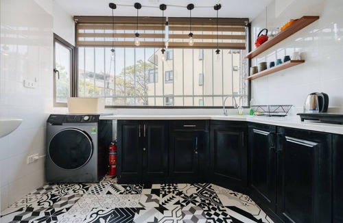 Old Quarter Apartment | UINQUE Railway View Apartment - SPACIOUS & PRIVATE