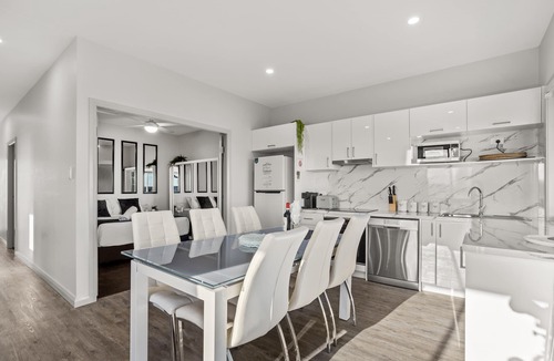 Harrington Apartment | UNIT 2 OPPOSITE BEACH, RIVER ,HOTEL,CLUB,WALKING DISTANCE TO ALL VENUES ETC.