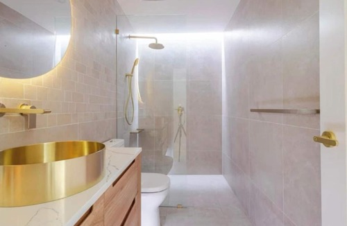 Floreat House | Upscale accommodation close to shops, beach, city and huge parklands
