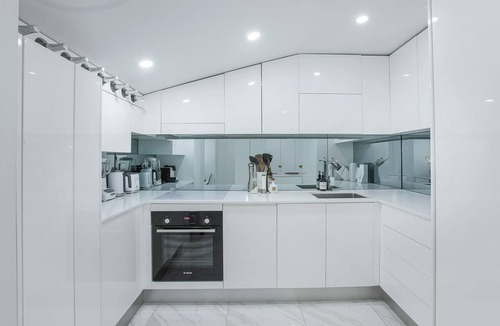 Kirribilli Apartment | Upscale Studio in Kirribilli with private Terrace