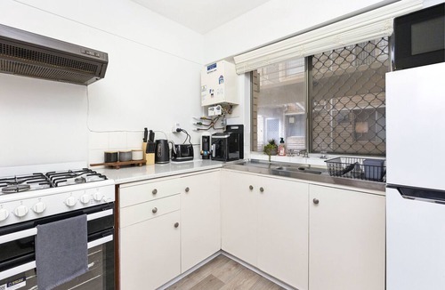 Victoria Park Apartment | Urban Chic Studio by 'the Strip'