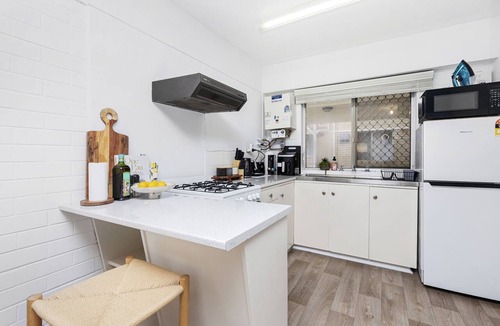 Victoria Park Apartment | Urban Chic Studio by 'the Strip'