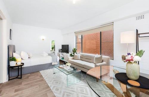 Victoria Park Apartment | Urban Chic Studio by 'the Strip'