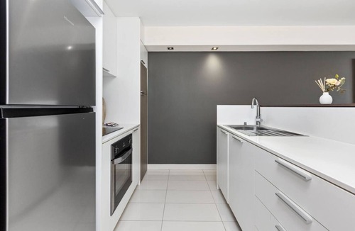 East Perth Apartment | Urban Elegance | Chic 3BR Family Retreat in Perth
