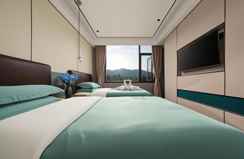 Wulingyuan Hotel | Urban Garden Smart Choice Hotel-5-minute drive to Baofeng Lake&charming river-view rooms-&10 minutes to reach the East Gate of Zhangjiajie National Forest Park