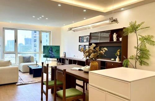 Huangpu Apartment | Urban Hub Bund Art Deco 3Bedroom Enjoy the View of Shanghai with Balcony