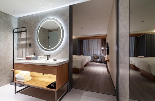 Yu Hua Tai Hotel | UrCove by Hyatt Nanjing South Railway Station