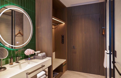 Pudong Hotel | UrCove by Hyatt Shanghai Xuhui West Riverside