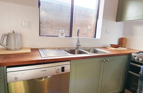 Newtown Apartment | Vibrant location, steps from Enmore Road & King Street
