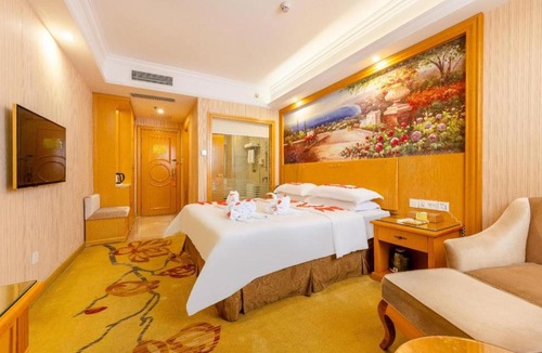 Buji Hotel | Vienna 3 Best Hotel Shenzhen Bantian Guangya Park Metro Station