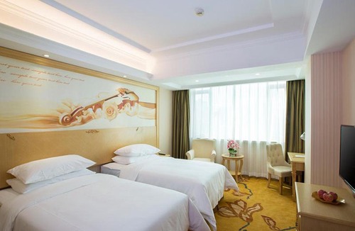 Huizhou Hotel | Vienna Hotel Huizhou Dahuxi