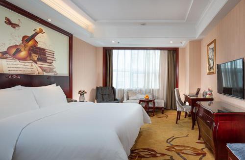 Huashan District Hotel | Vienna hotel (maanshan park post golden eagle international shop)